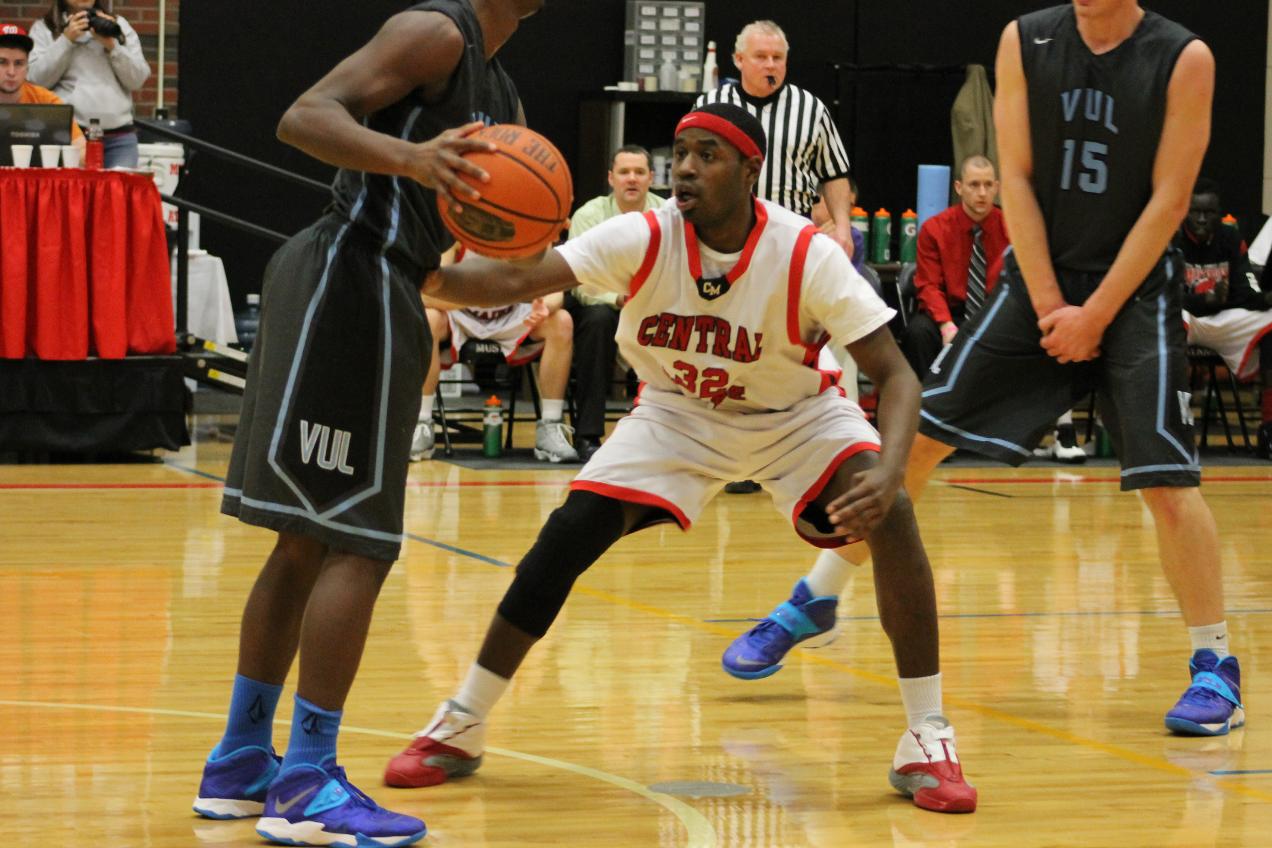 Men's Basketball Falls for First Time this Season