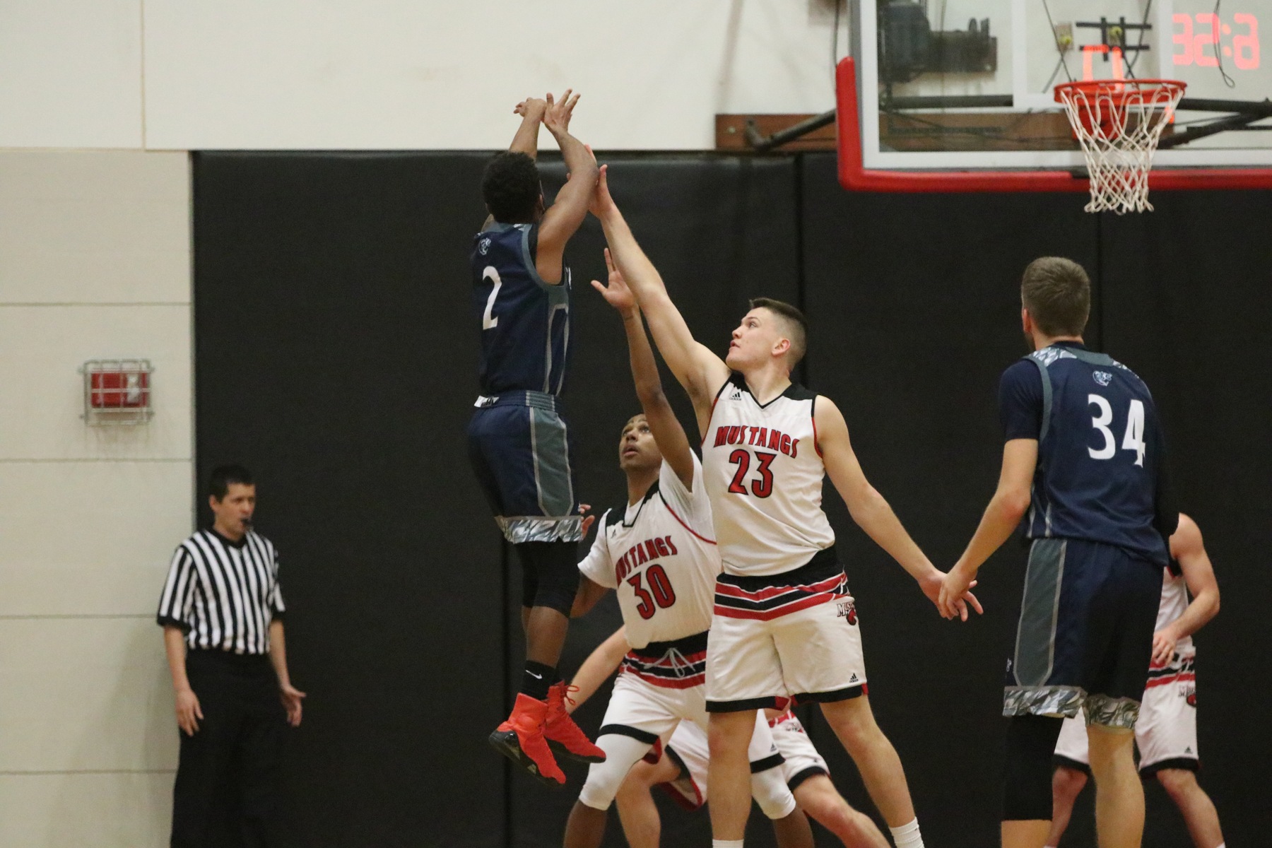 Mustangs Sneak by Bobcats 92-85