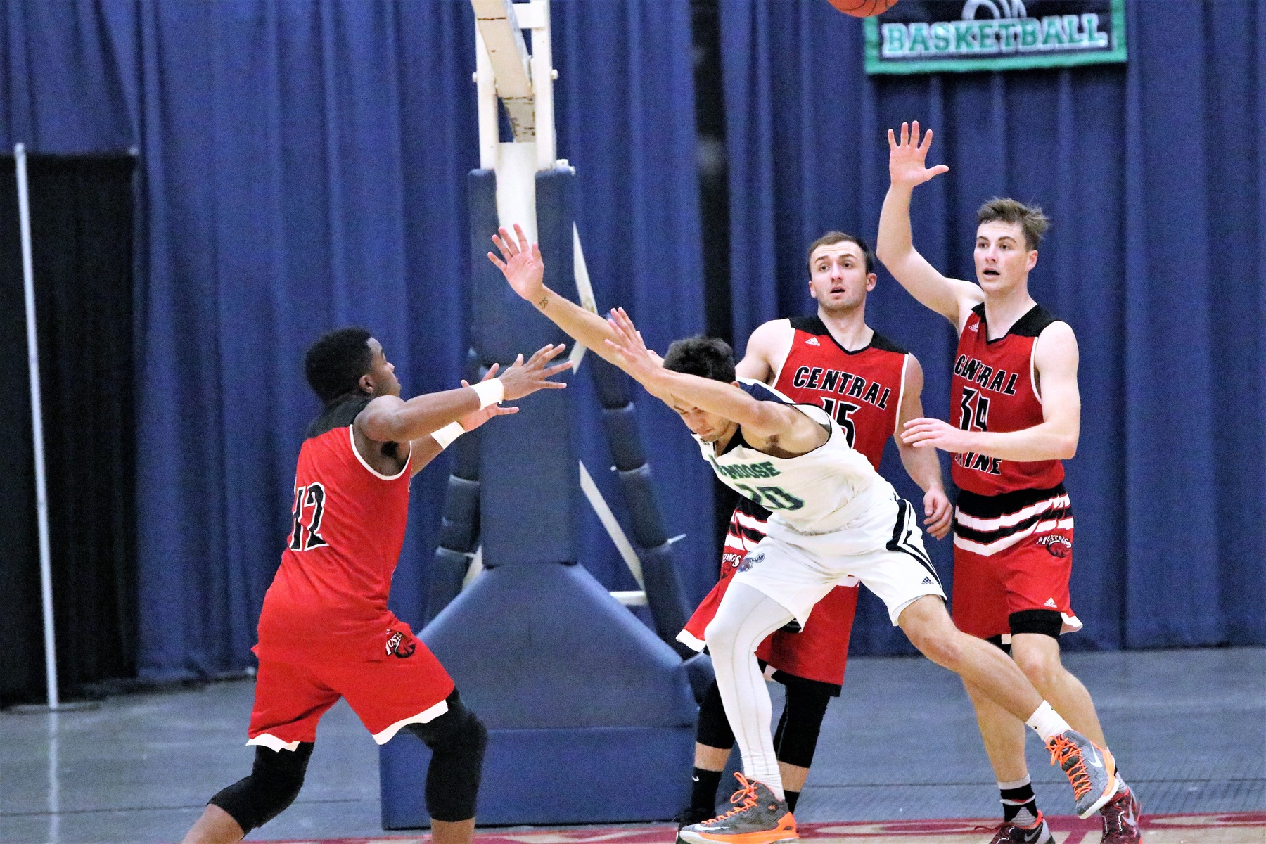 Mustangs Claw Bobcats 82-65