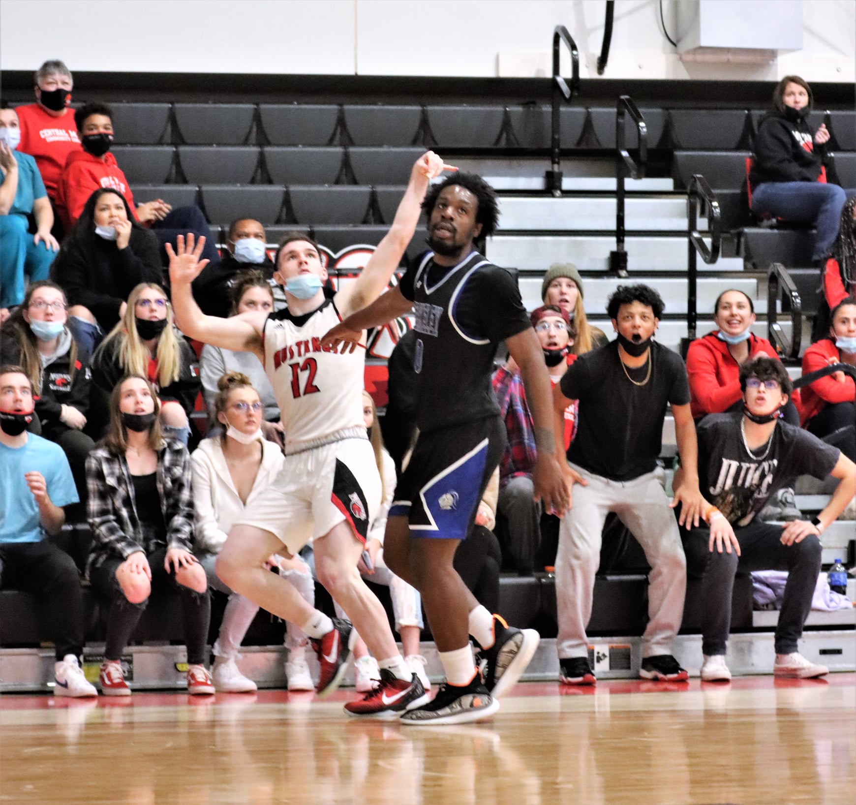 Mustangs Hold Court --Beat Knights 67-63
