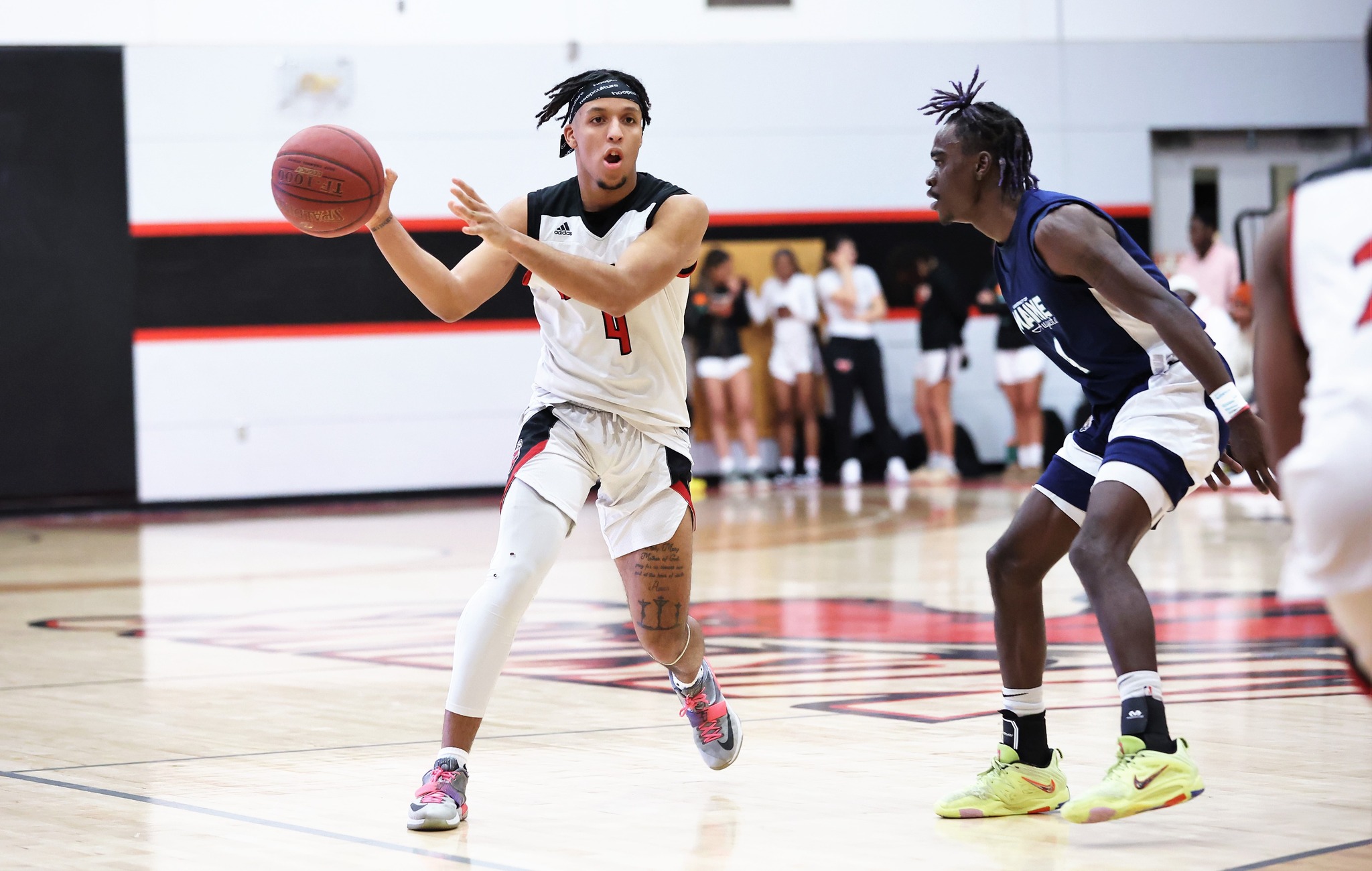 Mustangs Throttled by Lynx