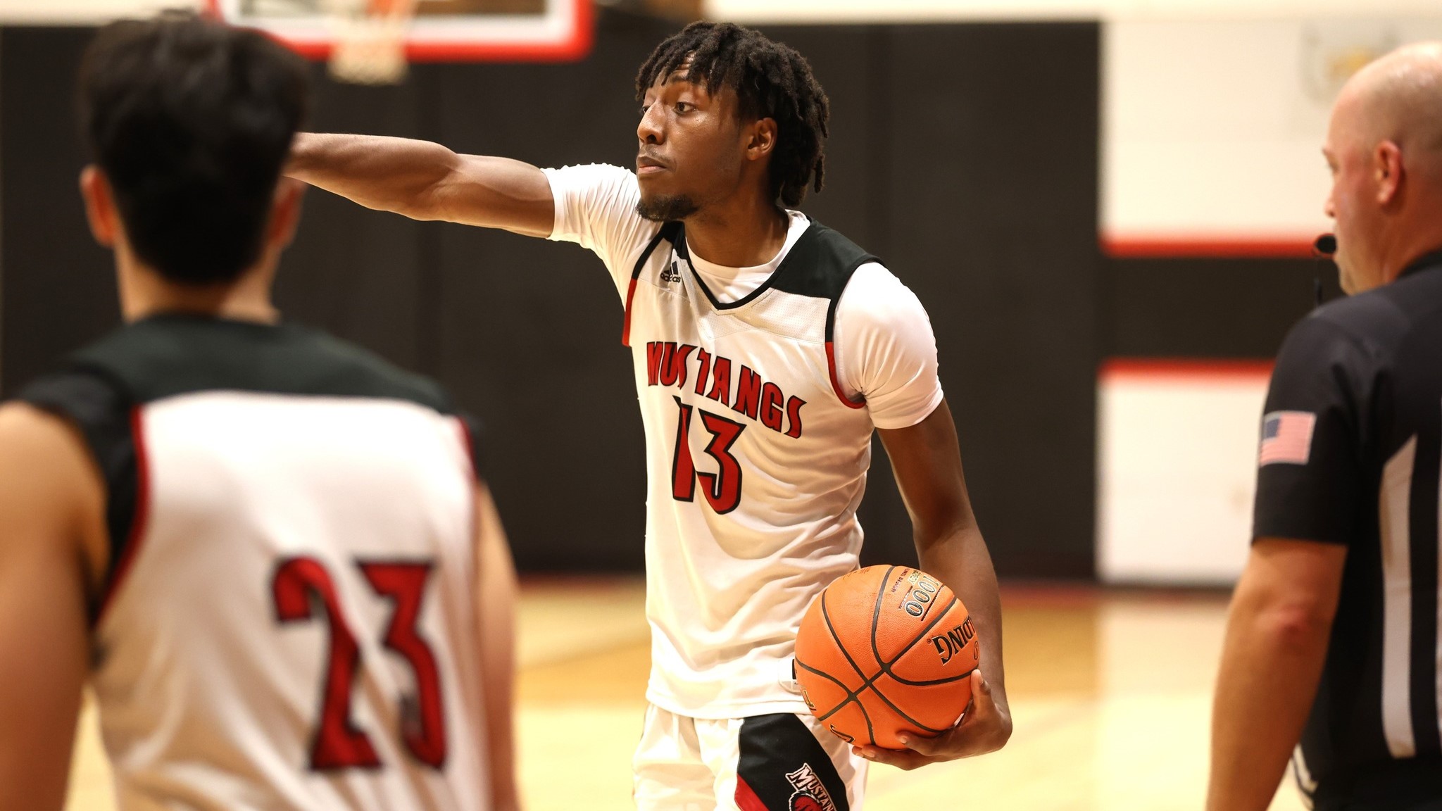 Moore&rsquo;s Double-Double Sees CMCC Past Roxbury, 93-81