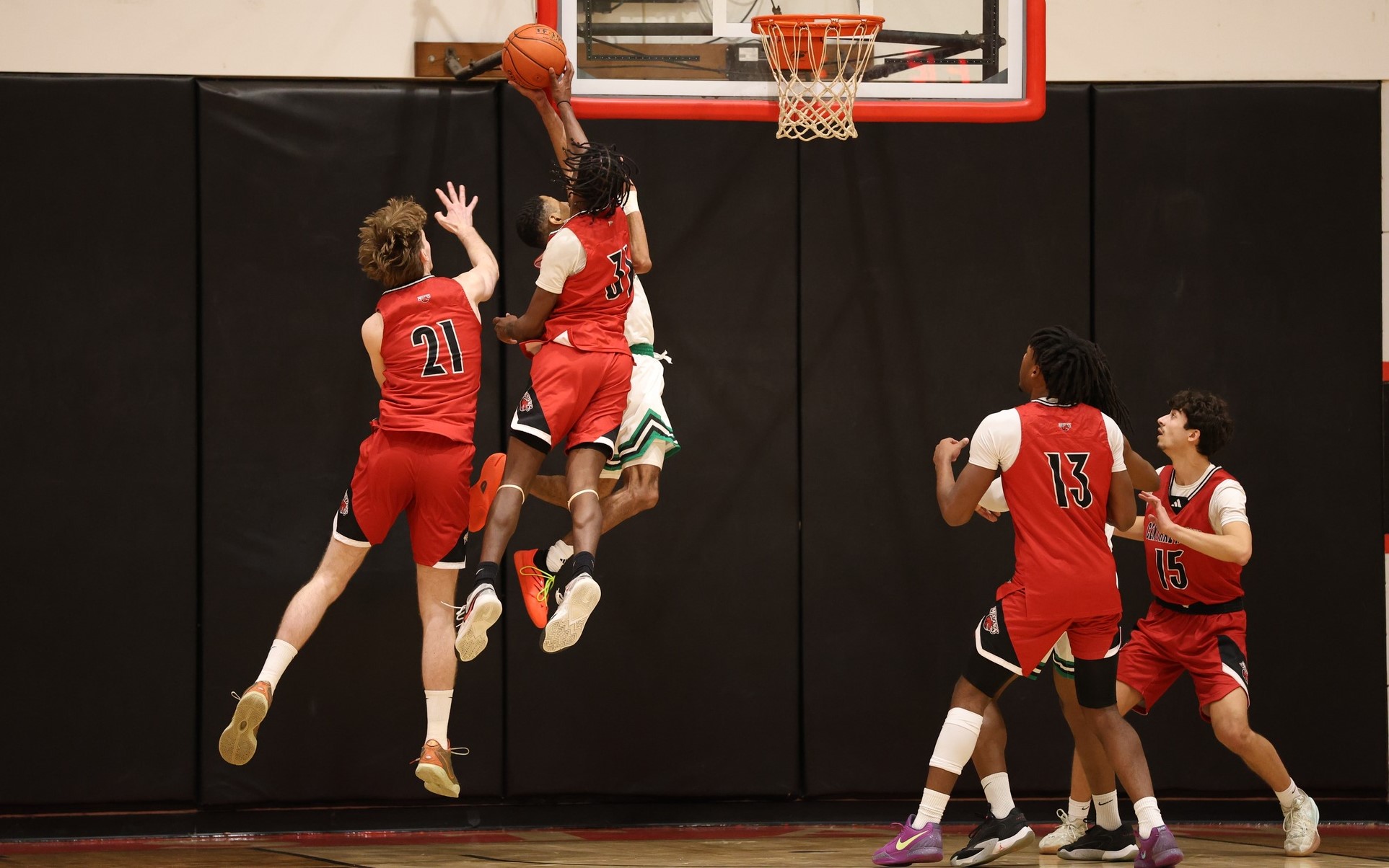 Men&rsquo;s Basketball Scraps Past VTSU-Randolph 78-67