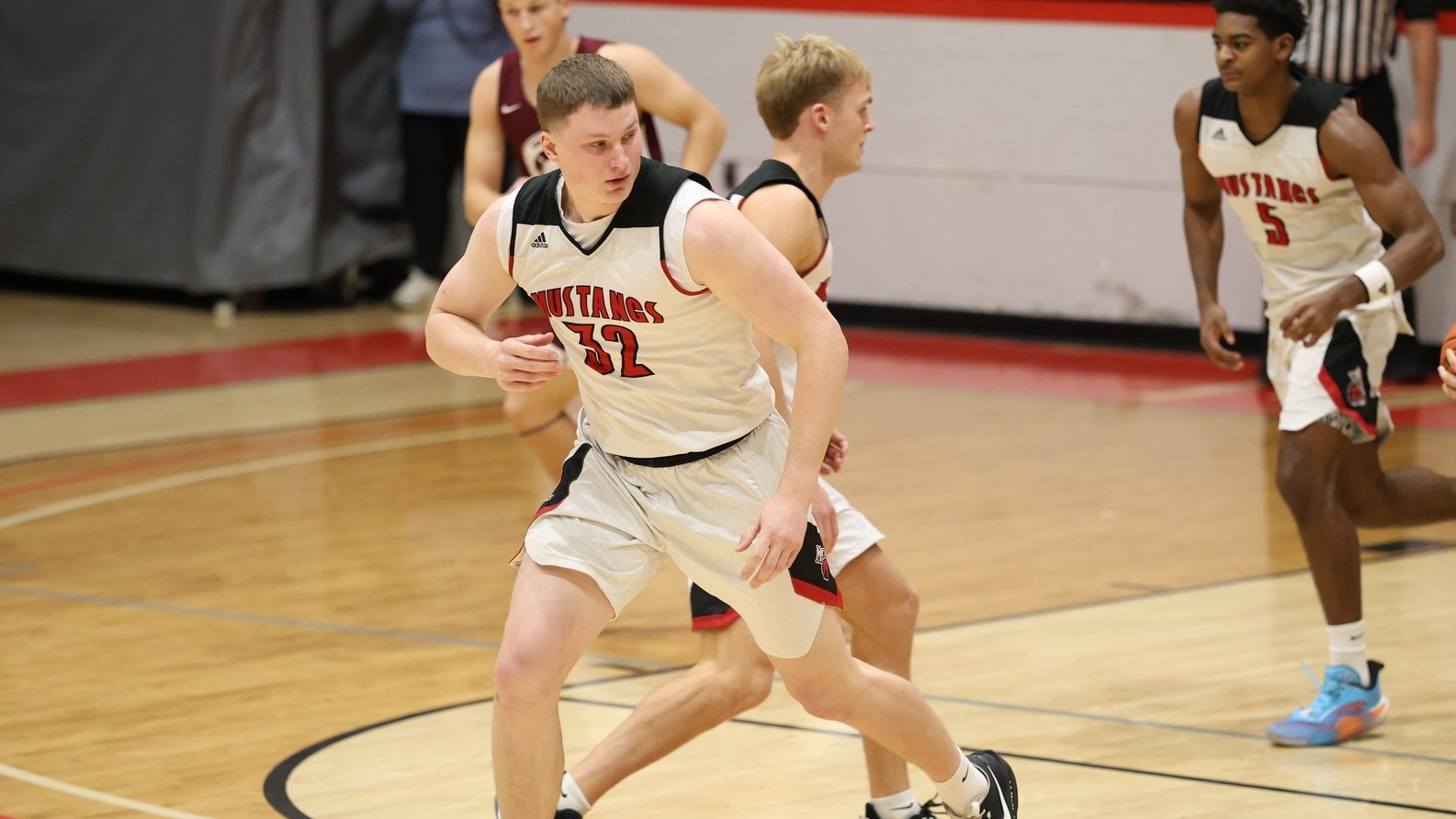 Men&rsquo;s Basketball Falls in Final Minutes to Bengals