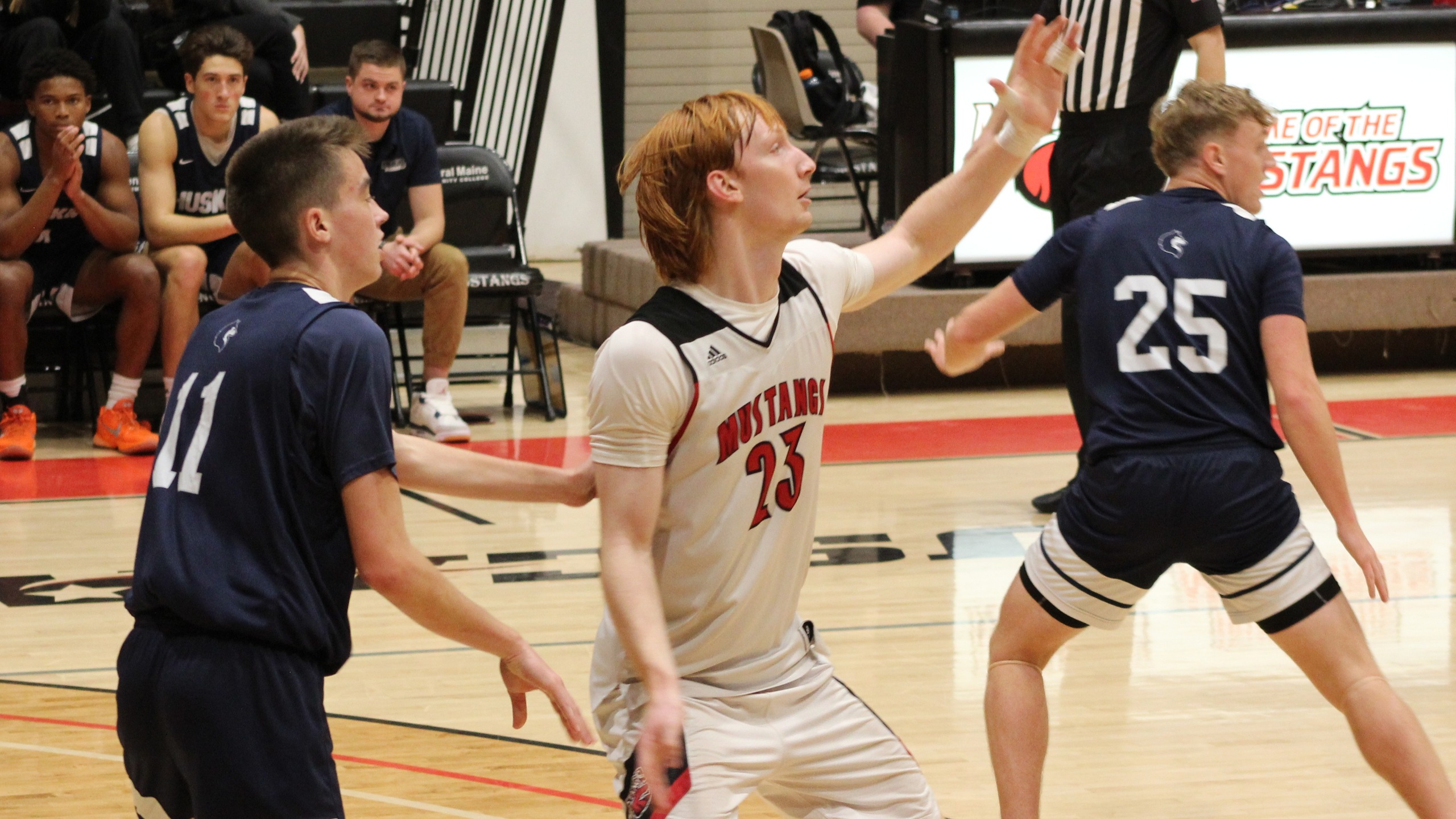 Men&rsquo;s Basketball Beats WOLBI for 11th Win in a Row