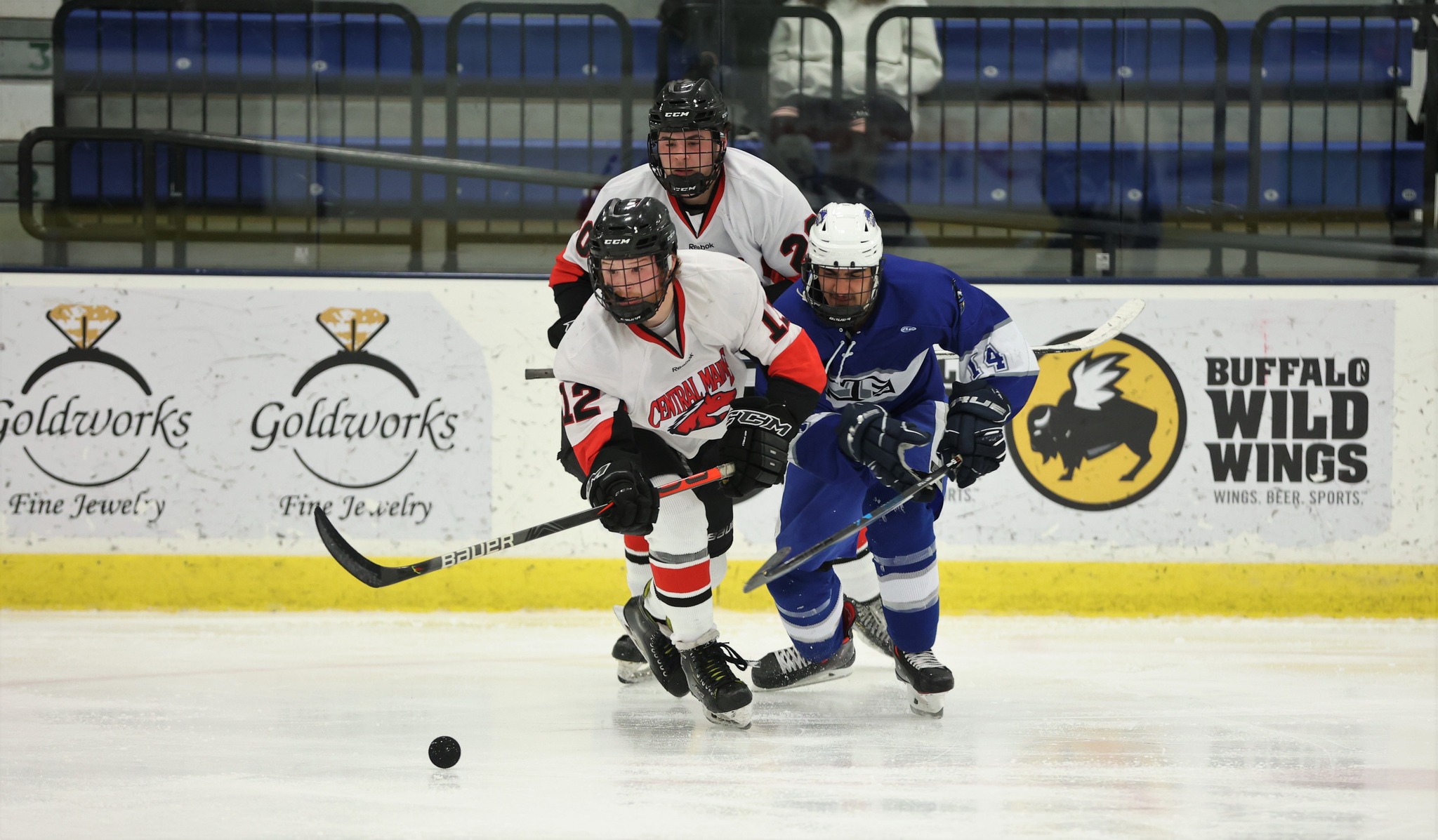 Mustangs cruise past Wentworth