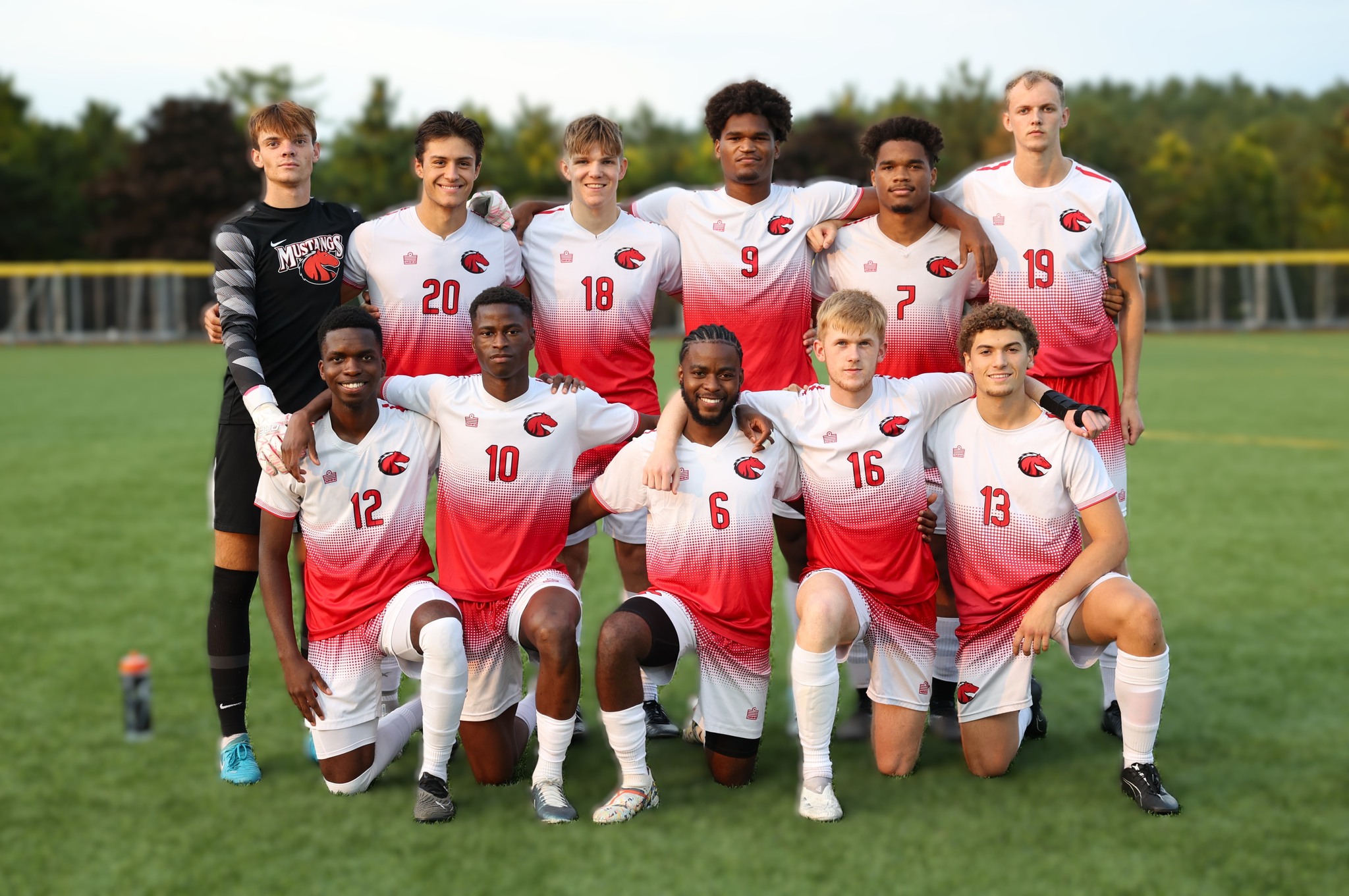 Men&rsquo;s Soccer Soars Past Hawks 5-1