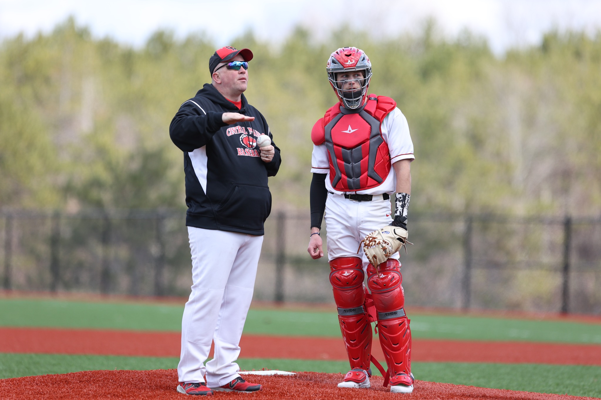 Mustangs, Owls split