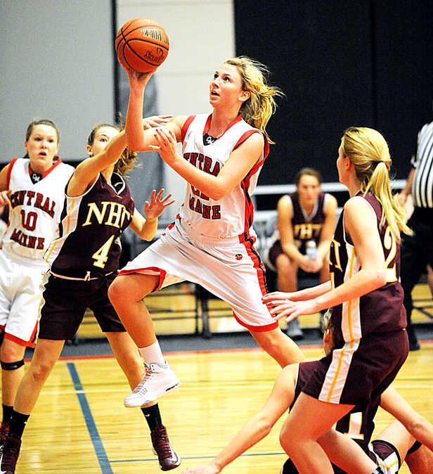 Women's basketball: Cakewalk for CMCC
