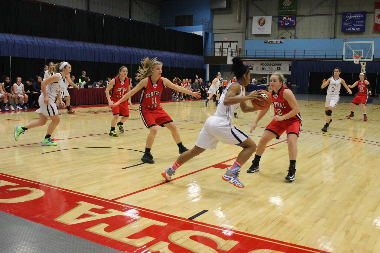 Women's Basketball Routs UMA.