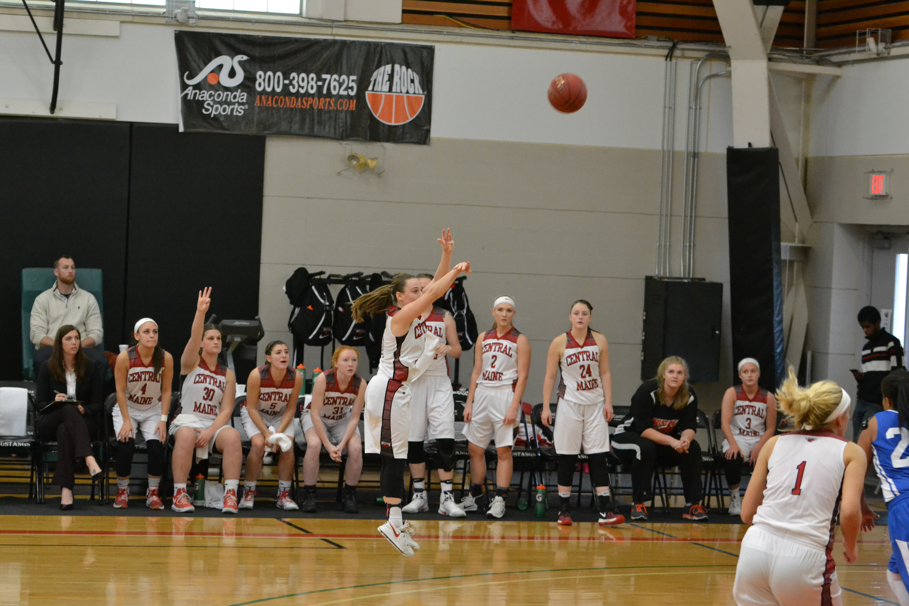 Veterans help Lady Mustangs lock down Hampshire