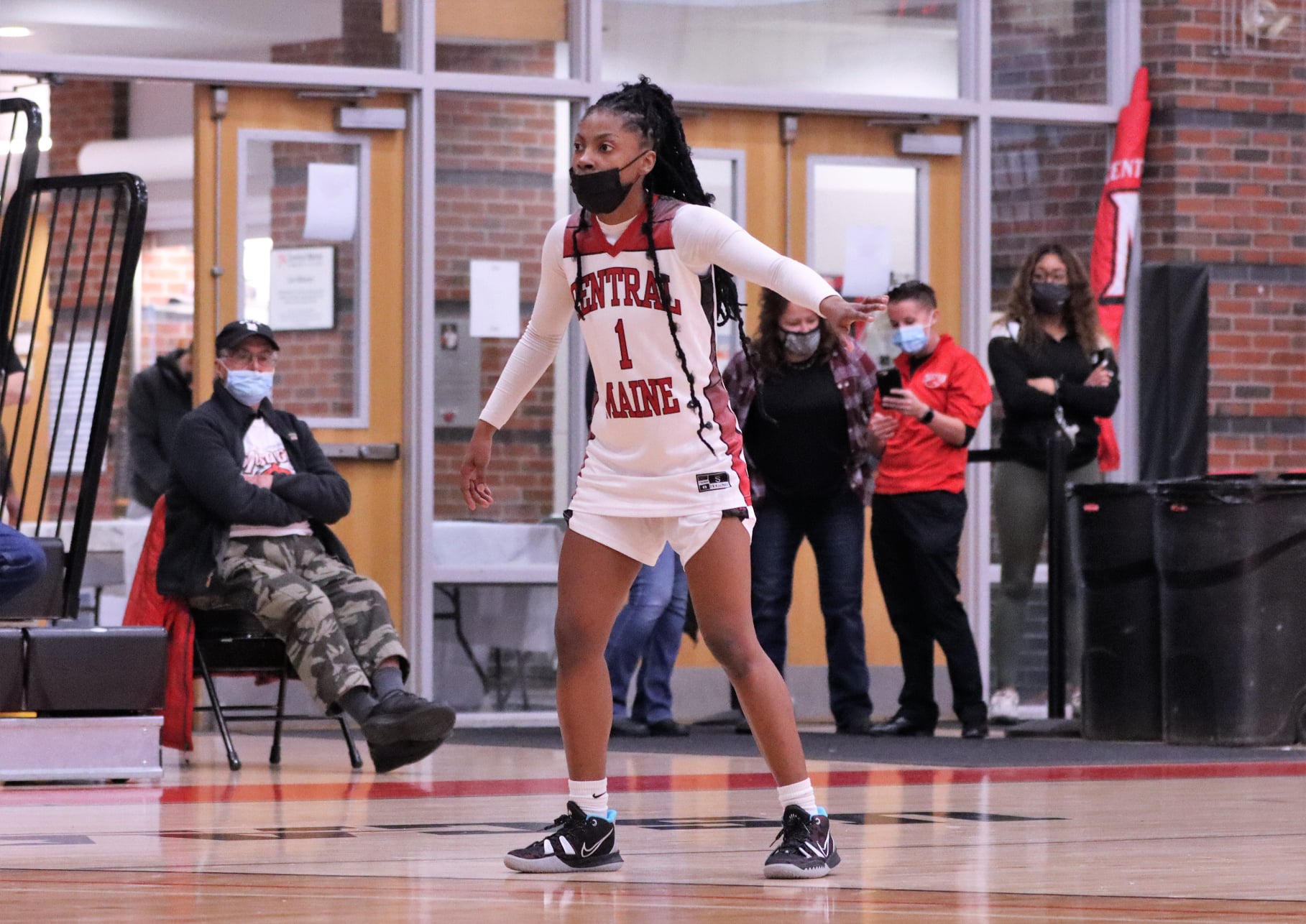 Mustangs hang on to defeat Bobcats