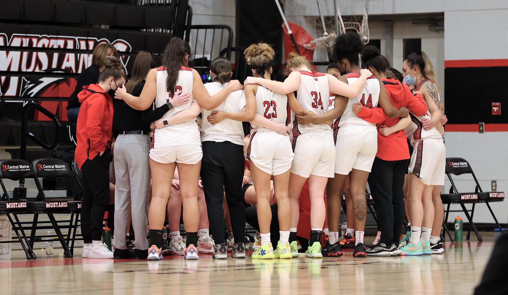 Mustangs outlast Warriors