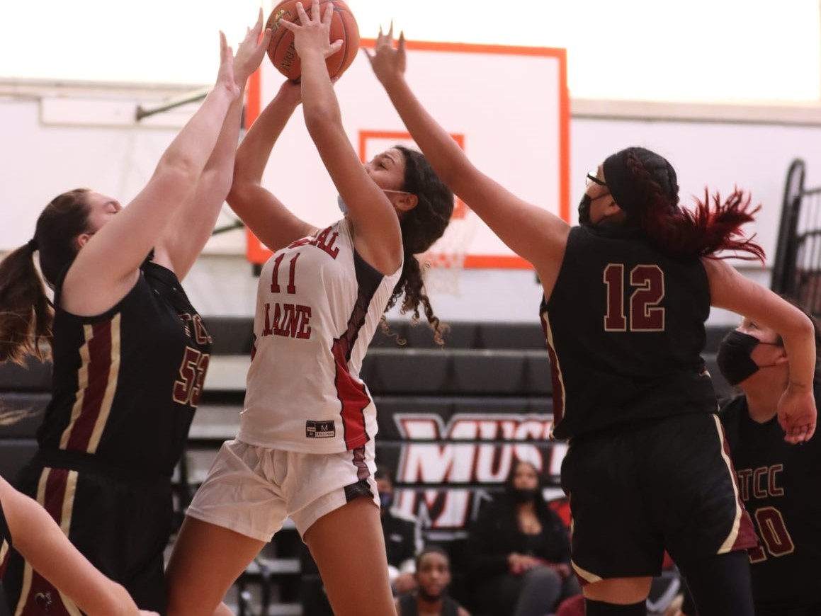 Women's Basketball wins 4th straight