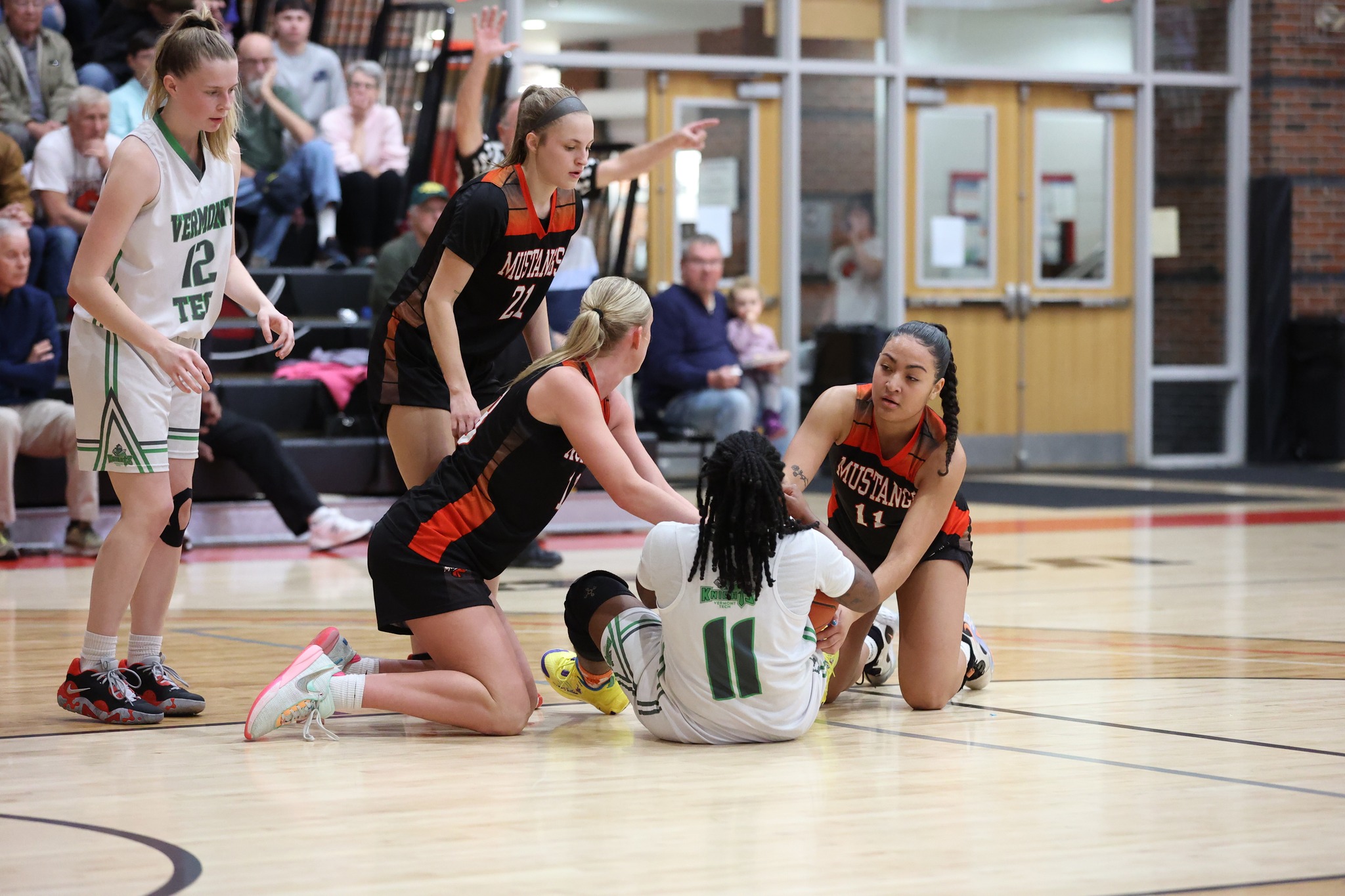 Mustangs dismantle Seawolves, finish semester undefeated