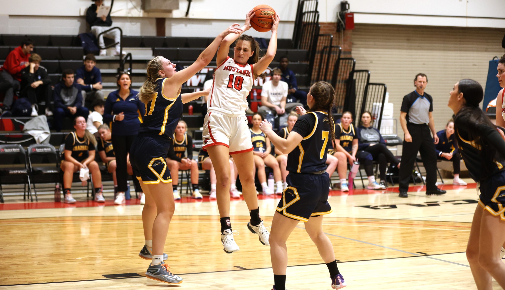 Lavigne Scores 37, Mustangs Cruise vs Crandall