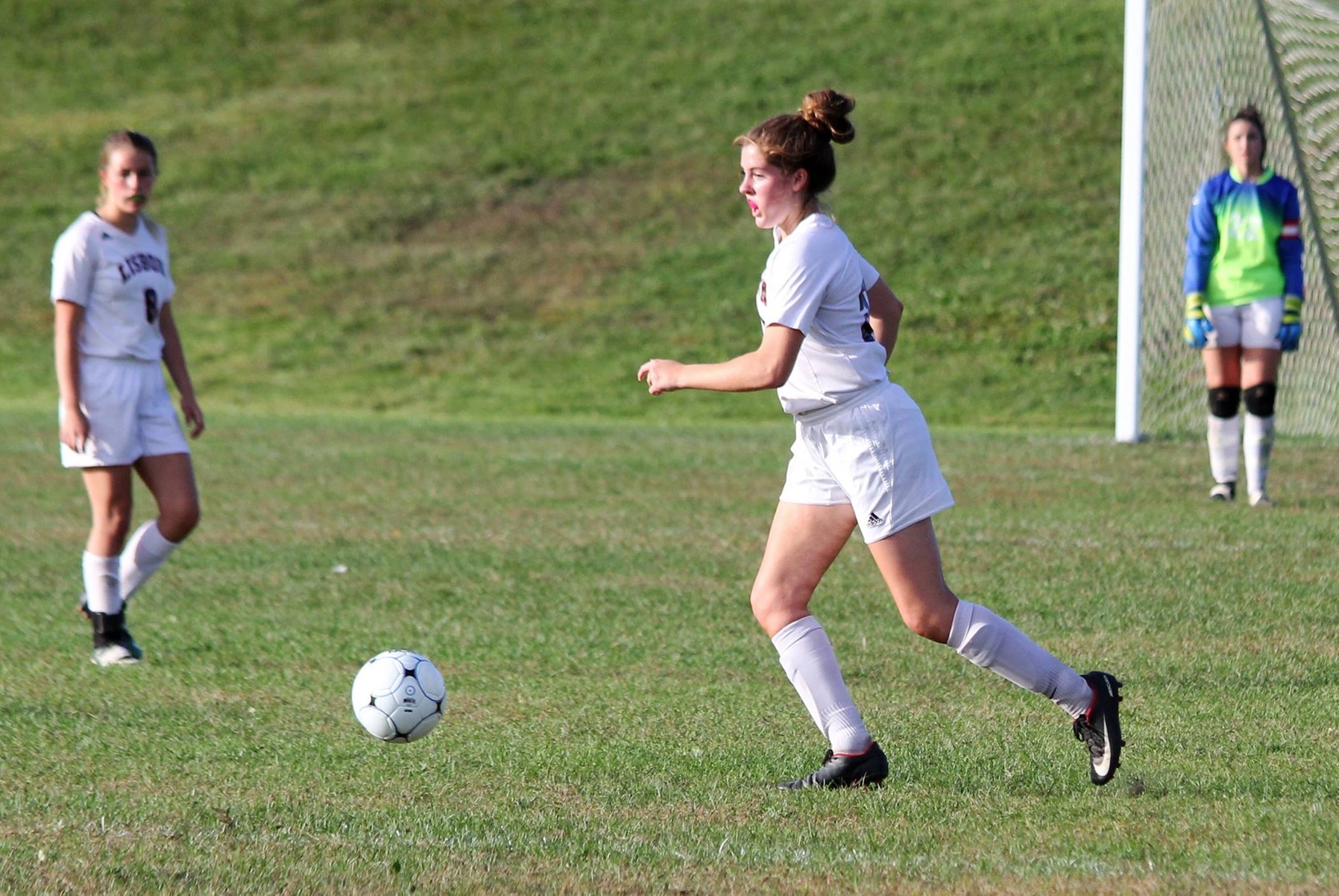 Women's Soccer lands Lisbon's Fisher