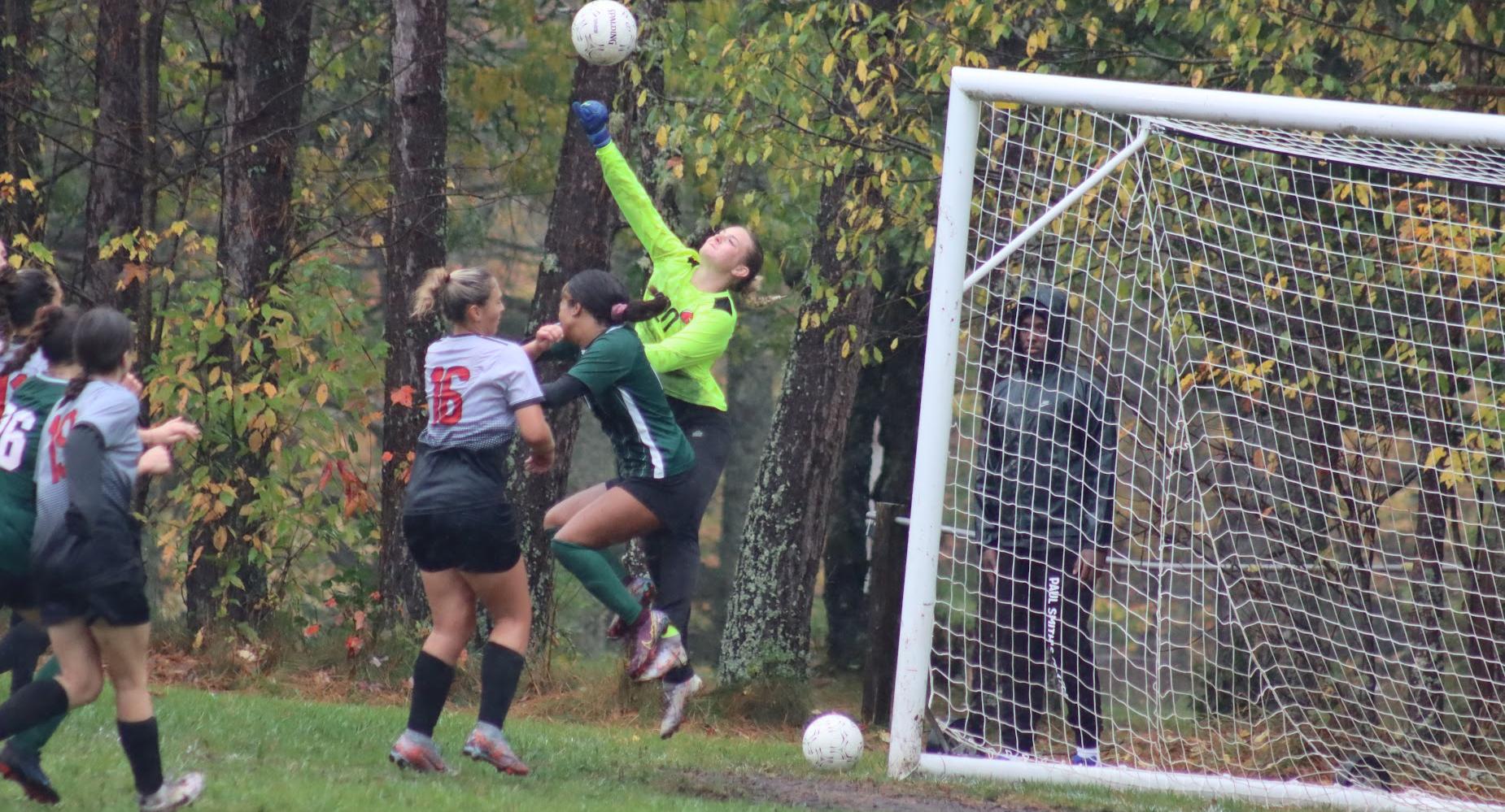 Women's Soccer stuns #1 Paul Smith's