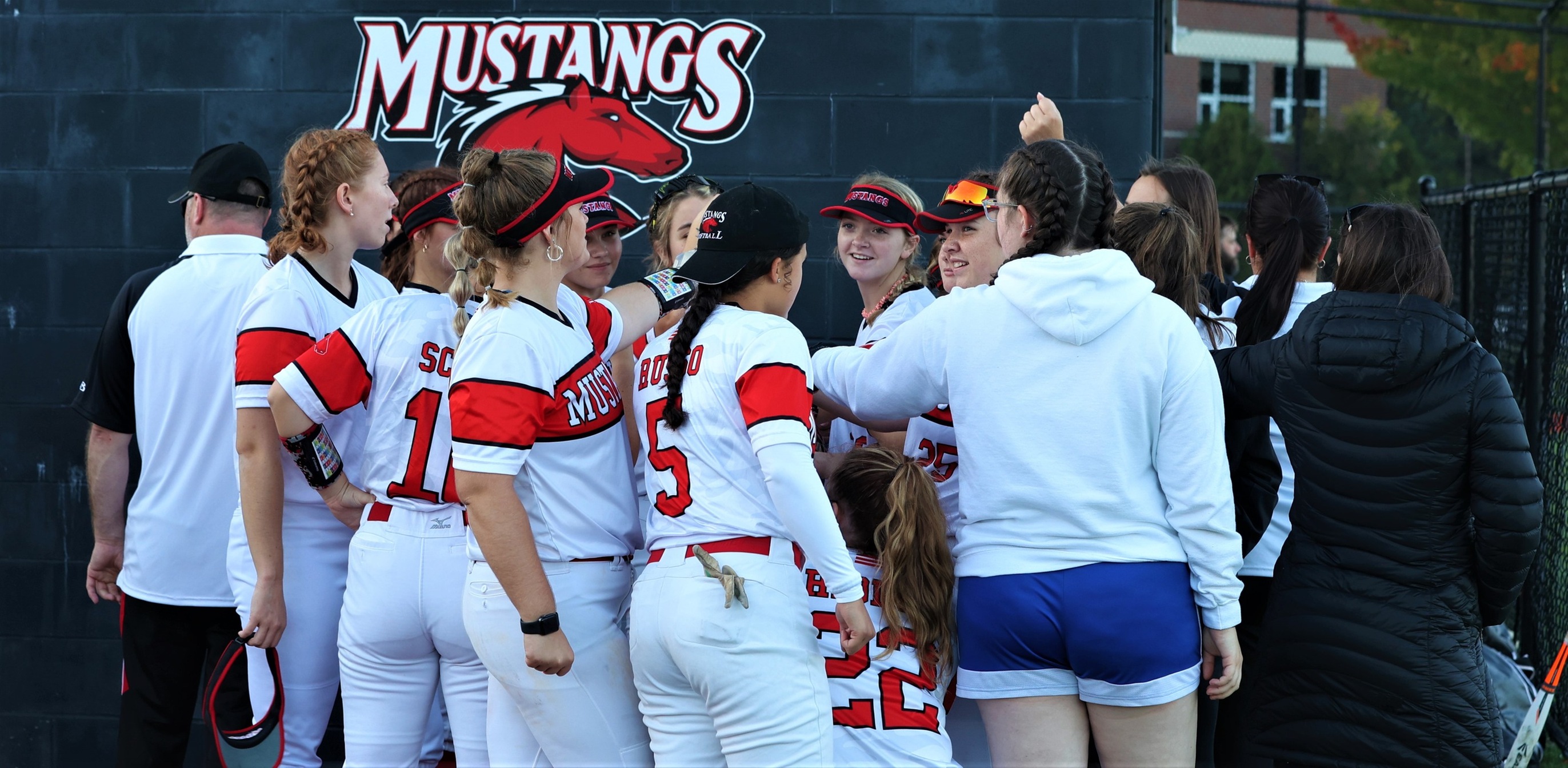 Mustangs Defeat Owls On The Road